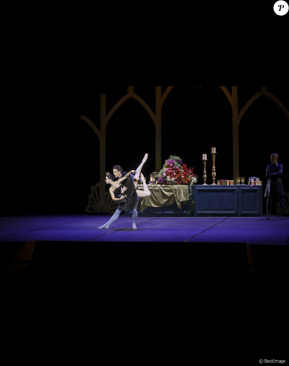 Exclusif - Première du spectacle "Mon Premier Lac des Cygnes" au Théâtre Mogador à Paris, le 19 novembre 2022. © Jack Tribeca / Bestimage