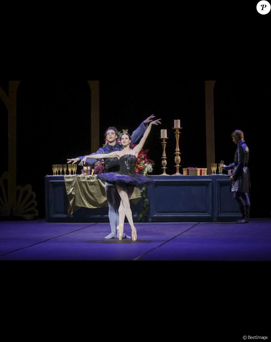 Exclusif - Première du spectacle "Mon Premier Lac des Cygnes" au Théâtre Mogador à Paris, le 19 novembre 2022. © Jack Tribeca / Bestimage