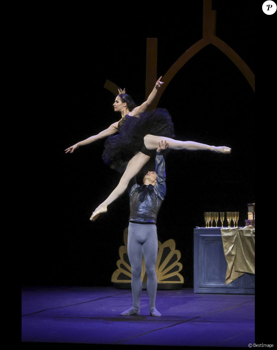 Exclusif - Première du spectacle "Mon Premier Lac des Cygnes" au Théâtre Mogador à Paris, le 19 novembre 2022. © Jack Tribeca / Bestimage