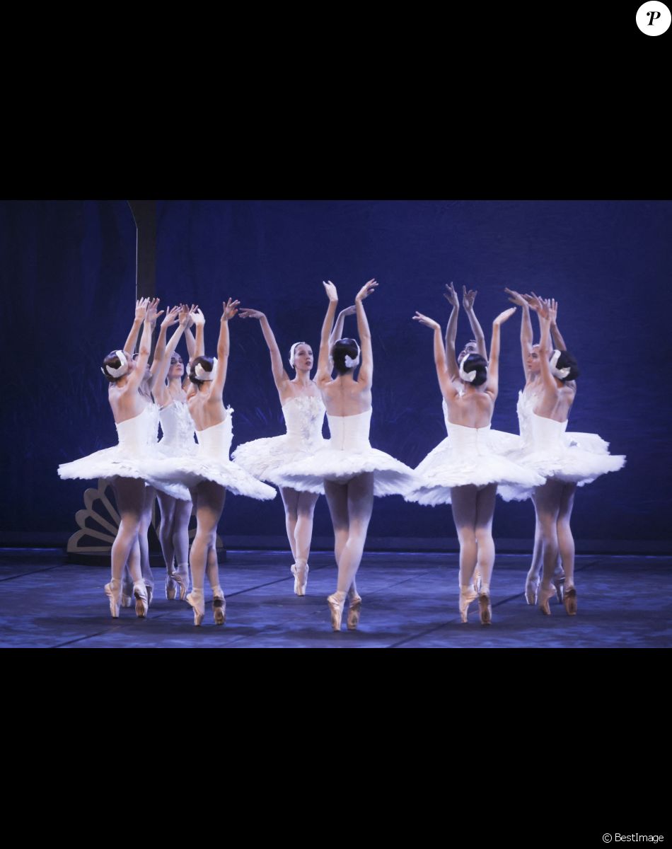 Exclusif - Première du spectacle "Mon Premier Lac des Cygnes" au Théâtre Mogador à Paris, le 19 novembre 2022. © Jack Tribeca / Bestimage