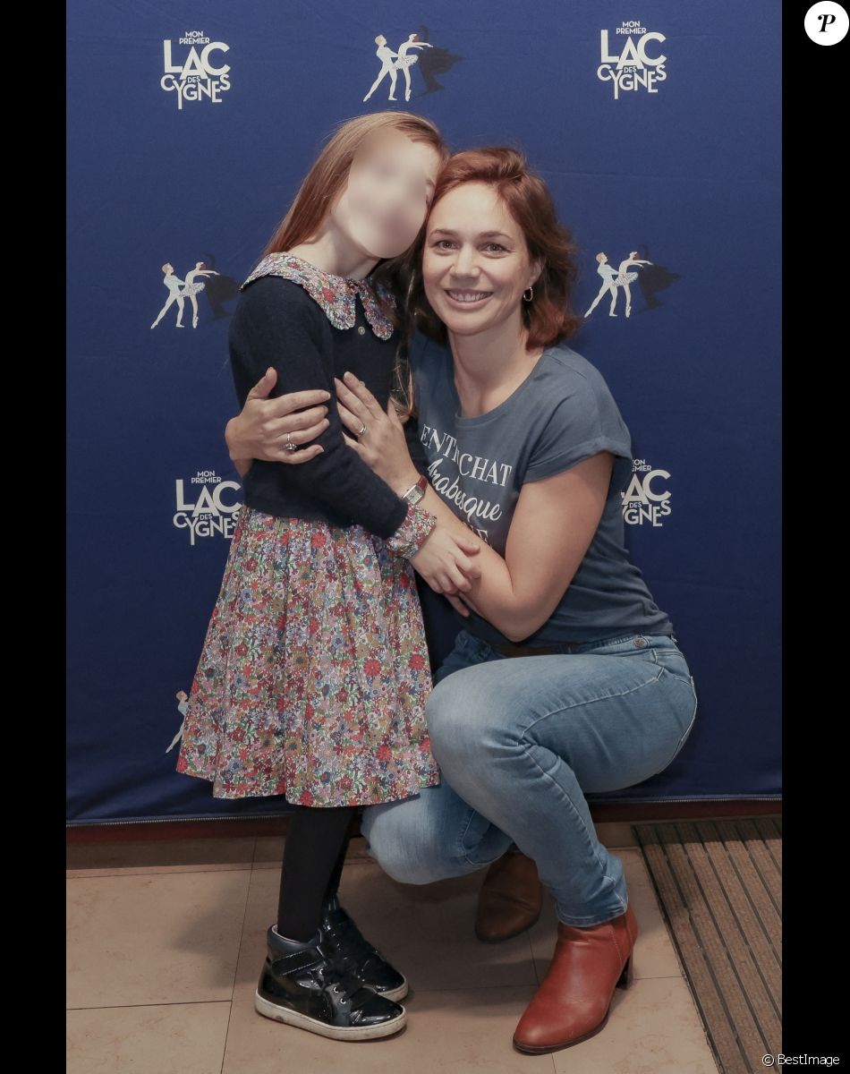 Exclusif - Nathalie Péchalat et sa fille Jeanne - Première du spectacle "Mon Premier Lac des Cygnes" au Théâtre Mogador à Paris, le 19 novembre 2022. © Jack Tribeca / Bestimage