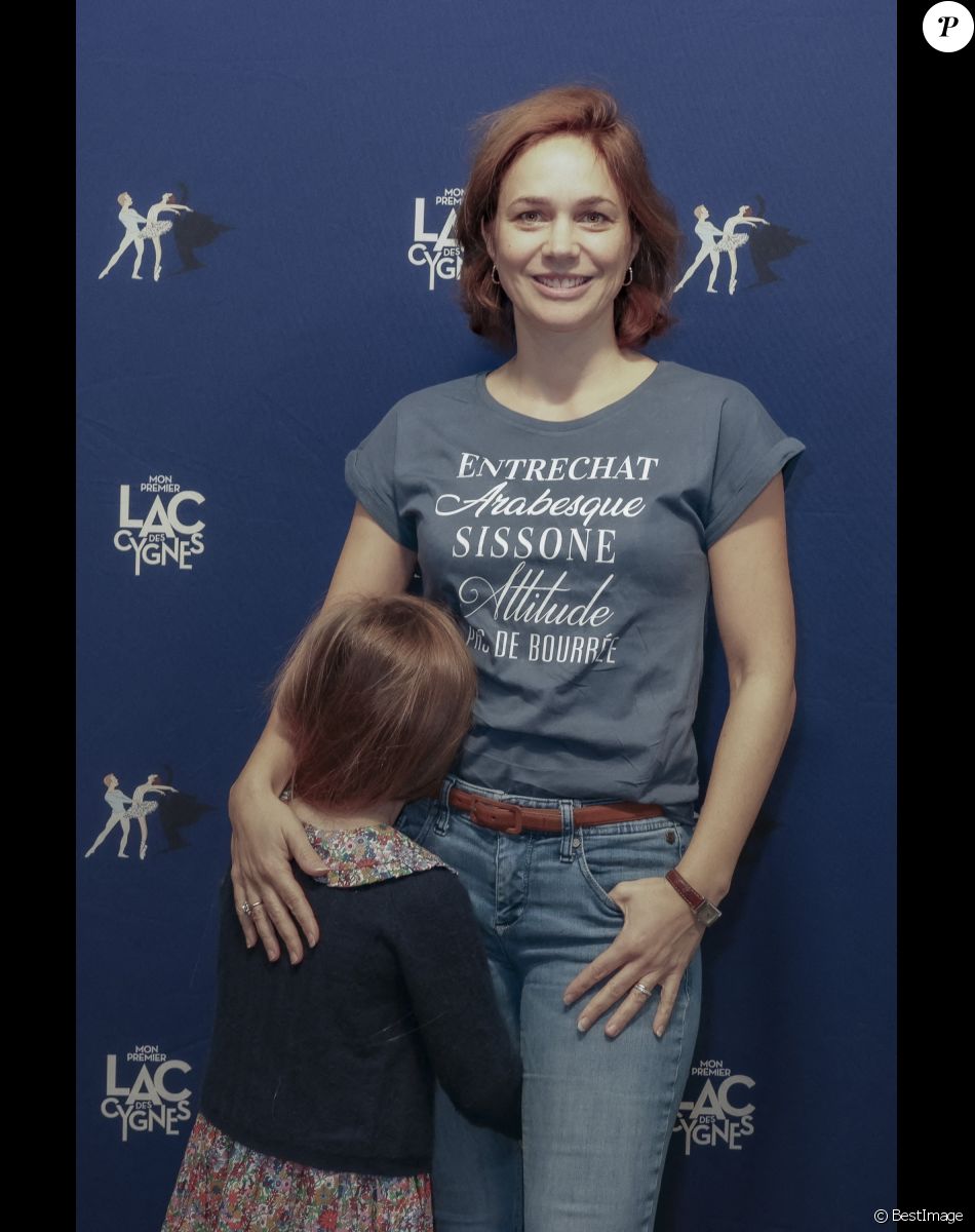 Exclusif - Nathalie Péchalat et sa fille Jeanne - Première du spectacle "Mon Premier Lac des Cygnes" au Théâtre Mogador à Paris, le 19 novembre 2022. © Jack Tribeca / Bestimage