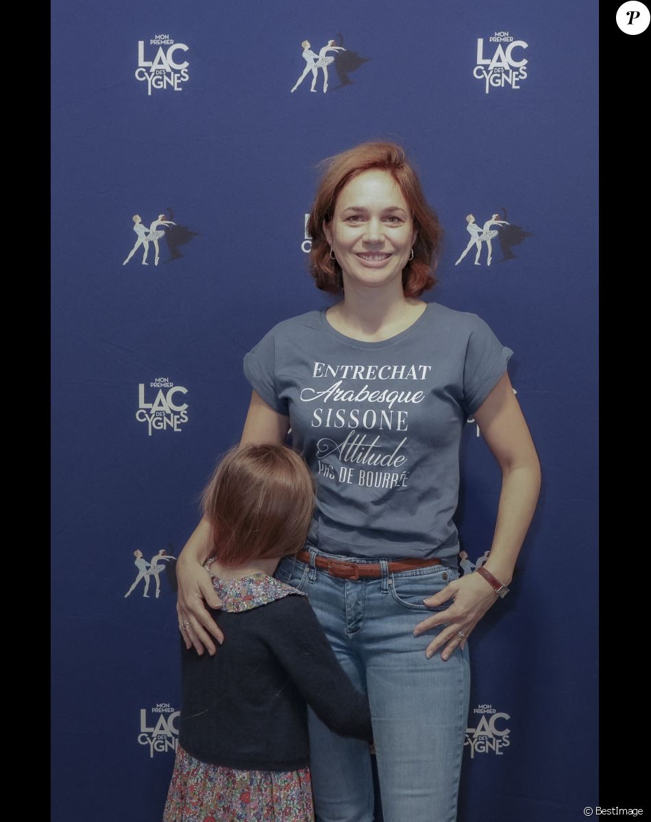 Exclusif - Nathalie Péchalat et sa fille Jeanne - Première du spectacle "Mon Premier Lac des Cygnes" au Théâtre Mogador à Paris, le 19 novembre 2022. © Jack Tribeca / Bestimage