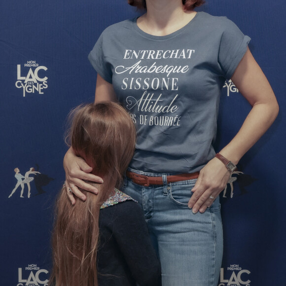 Exclusif - Nathalie Péchalat et sa fille Jeanne - Première du spectacle "Mon Premier Lac des Cygnes" au Théâtre Mogador à Paris, le 19 novembre 2022. © Jack Tribeca / Bestimage