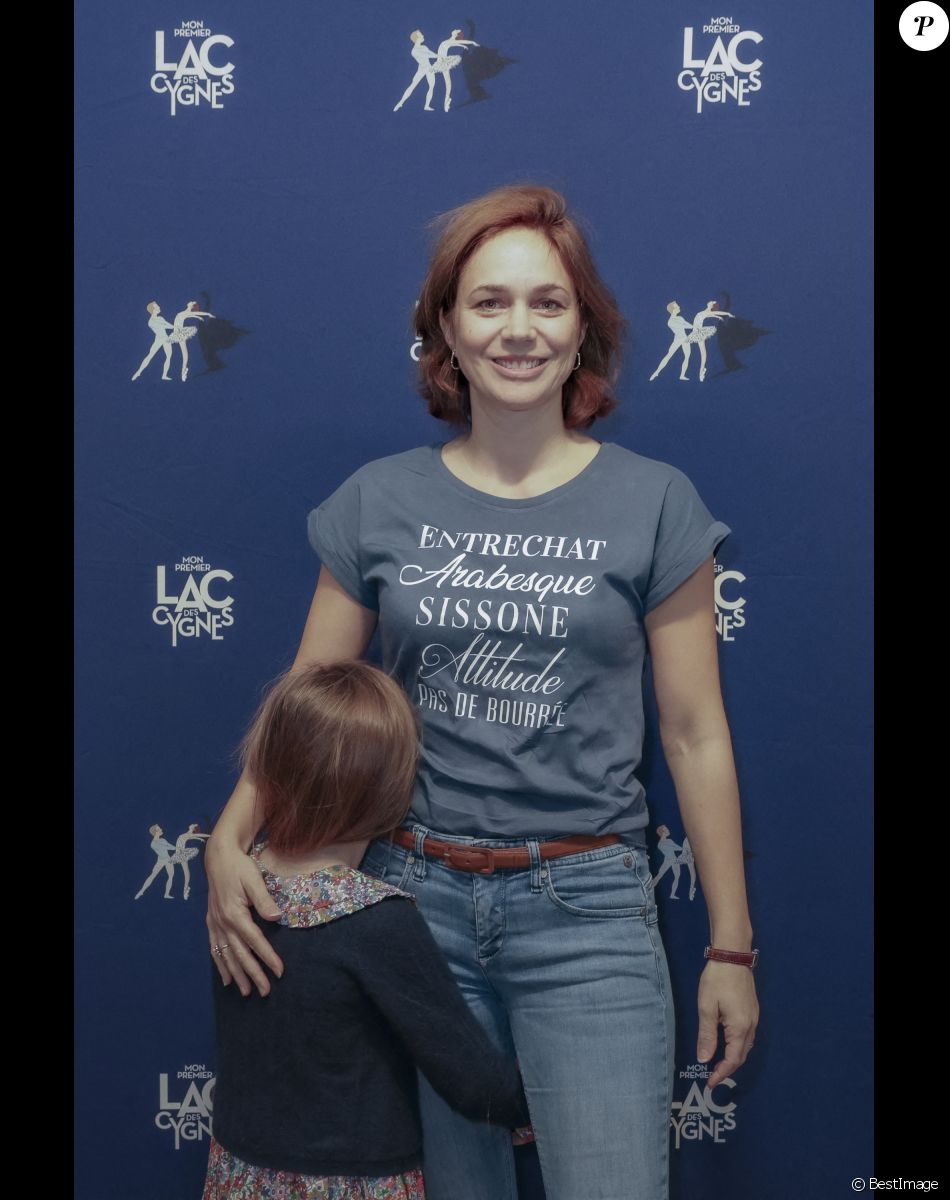 Exclusif - Nathalie Péchalat et sa fille Jeanne - Première du spectacle "Mon Premier Lac des Cygnes" au Théâtre Mogador à Paris, le 19 novembre 2022. © Jack Tribeca / Bestimage