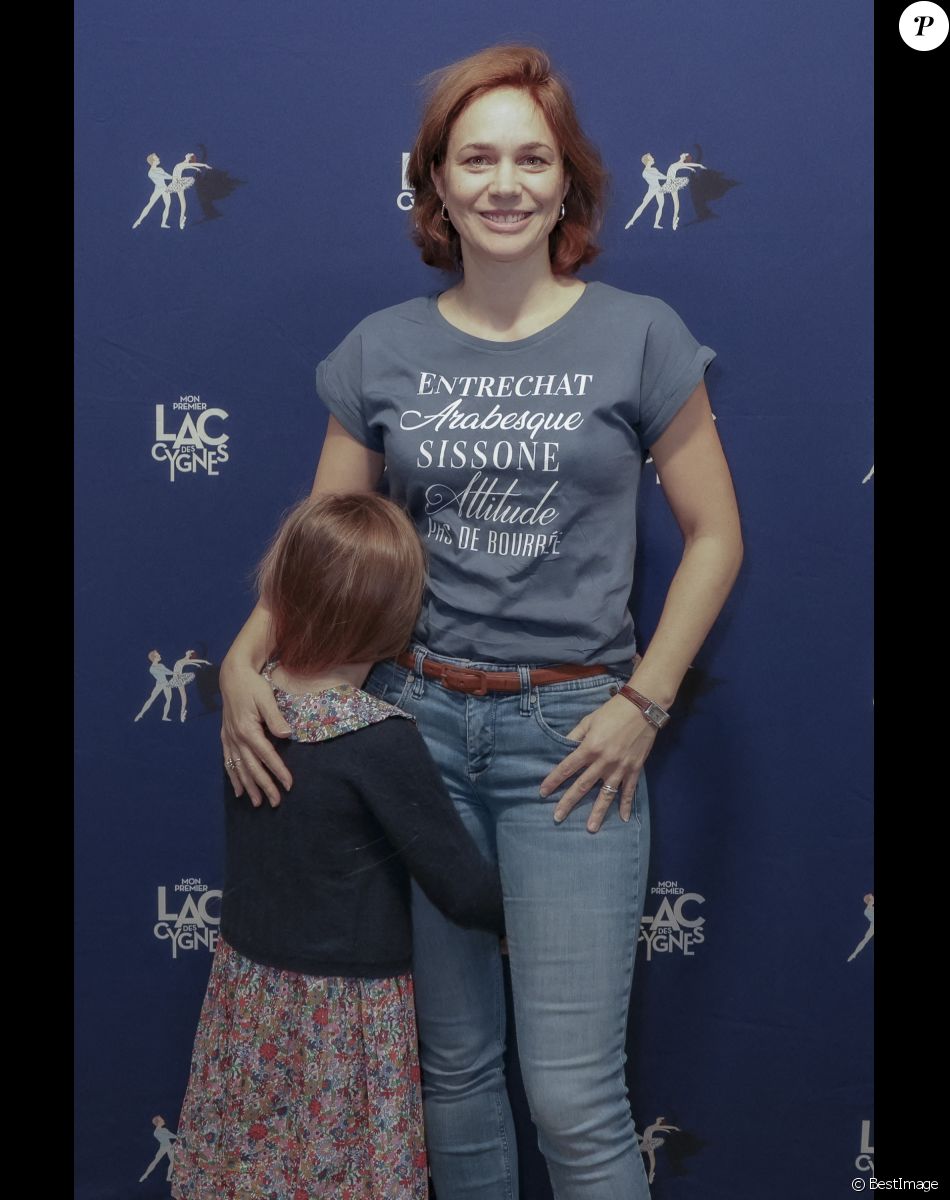 Exclusif - Nathalie Péchalat et sa fille Jeanne - Première du spectacle "Mon Premier Lac des Cygnes" au Théâtre Mogador à Paris, le 19 novembre 2022. © Jack Tribeca / Bestimage