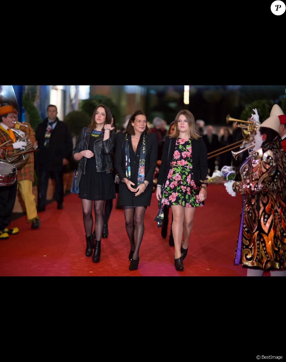 SAS la princesse Stephanie de Monaco et ses filles Pauline Ducruet et Camille Gottlieb - Deuxième journée du 38e festival international du cirque de Monte Carlo à Monaco. Le 17 Janvier 2014.