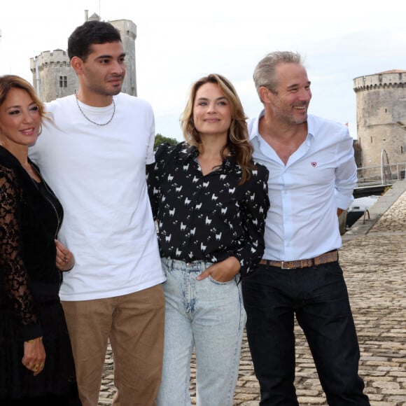 Benjamin Bourgois, Emma Colberti, Aïssam Medhem, Mélanie Maudran, Fabrice Deville au photocall de la série "Un si grand soleil" lors de la 23ème édition du Festival de la Fiction tv de la Rochelle 2021 le 18 septembre 2021. © Jean-Marc Lhomer / Bestimage