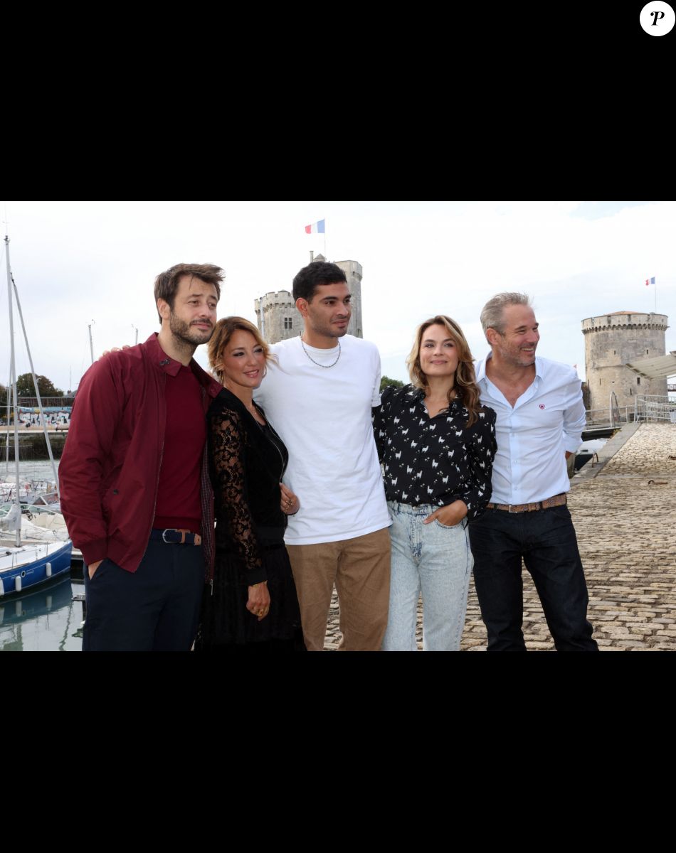 Benjamin Bourgois, Emma Colberti, Aïssam Medhem, Mélanie Maudran, Fabrice Deville au photocall de la série "Un si grand soleil" lors de la 23ème édition du Festival de la Fiction tv de la Rochelle 2021 le 18 septembre 2021. © Jean-Marc Lhomer / Bestimage