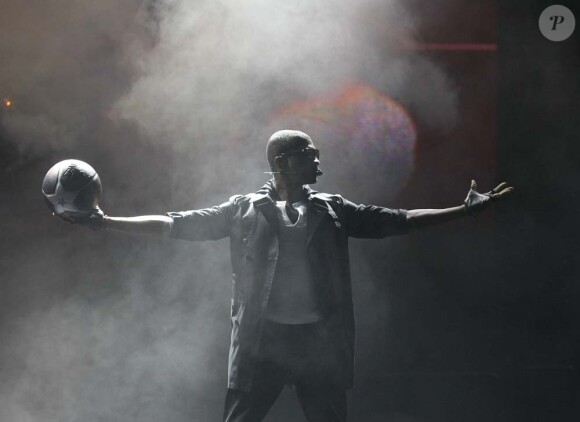 Usher, dimanche 14 février, interprète un medley de ses singles au NBA All-Star Game 2010, au Cowboys Stadium d'Arlington.