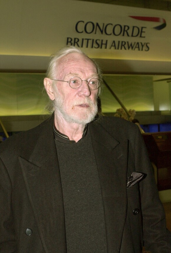 Richard Harris à l'aéroport d'Heathrow à Londres le 11 novembre 2001