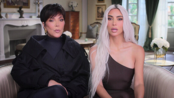 Dernier épisode de l'émission "The Kardashians" - Kim trouve un équilibre entre famille et travail lors de la Fashion Week de Paris, la famille rencontre le nouveau bébé de Khloe et la famille recomposée de Kourtney et T.Barker. Le 25 novembre 2022.