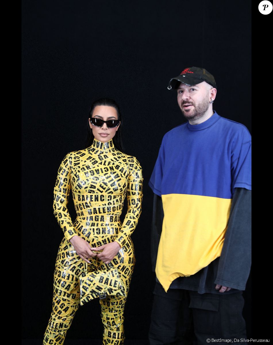 Exclusif - Kim Kardashian assiste au défilé Balenciaga Automne/Hiver 2022/2023 lors de la Fashion Week de Paris au Bourget à Paris, le 6 mars 2022. © Da Silva-Perusseau/Bestimage