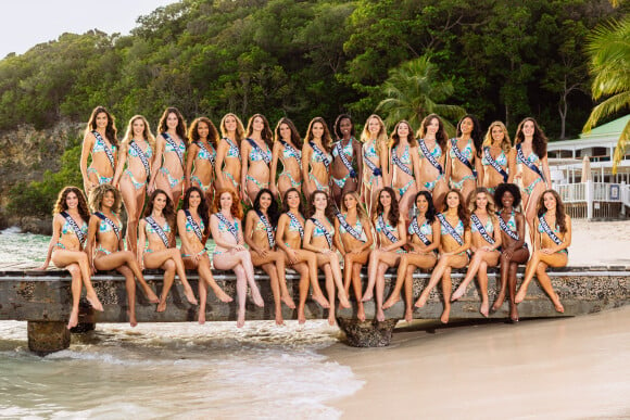 Les 30 prétendantes au titre de Miss France 2023, photo officielle en bikini