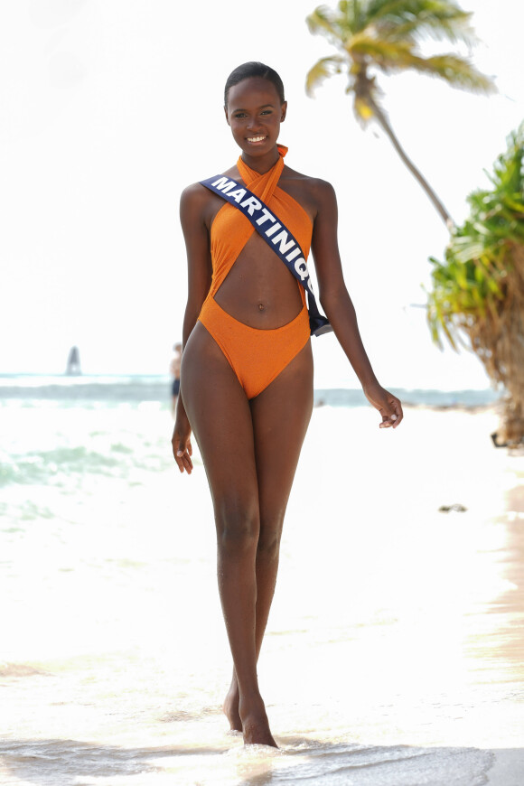 Axelle René (Miss Martinique), photo officielle en bikini pour le concours Miss France 2023