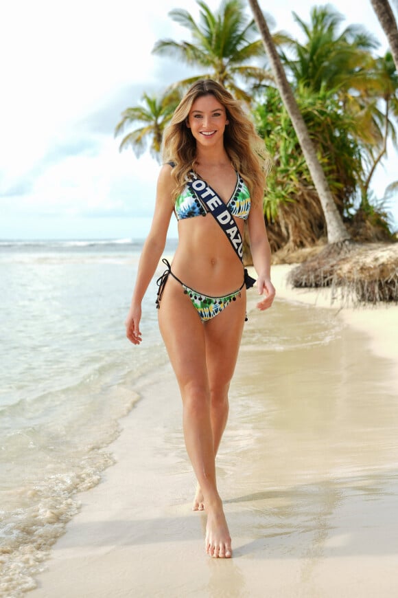 Flavy Barla (Miss Côte d'Azur), photo officielle en bikini pour le concours Miss France 2023