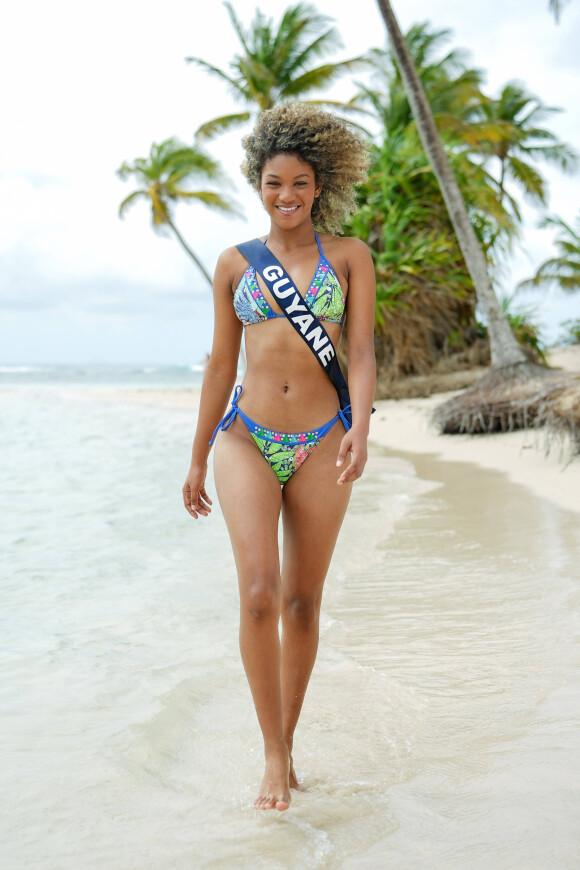 Shaïna Robin (Miss Guyane), photo officielle en bikini pour le concours Miss France 2023