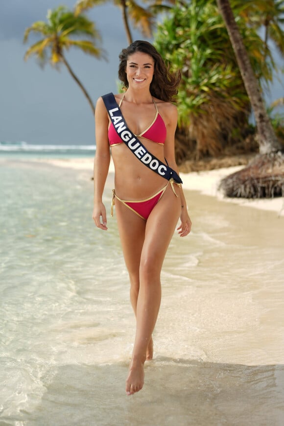 Cameron Vallière (Miss Languedoc), photo officielle en bikini pour le concours Miss France 2023