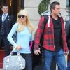Paris Hilton et son boyfriend Doug Reinhardt, de passage à Paris pour quelques jours de shopping, à la sortie de leur hôtel parisien, le jeudi 11 février.