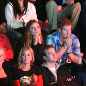 Sam Branson, le prince Harry d'Angleterre, sa compagne Cressida Bonas, Holly Branson et son mari Fred Andrews dans les tribunes du stade de Wembley lors de l'évènement "We Day UK" à Londres. Le 7 mars 2014 