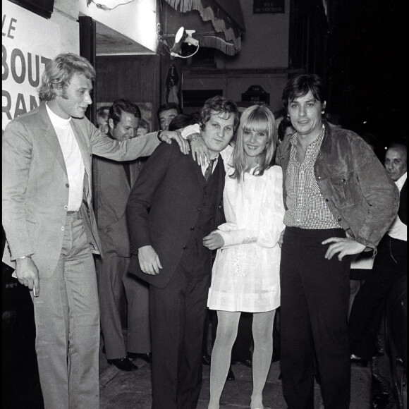 Johnny Hallyday et Jean-Jacques Debout avec Sylvie Vartan et Alain Delon