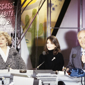 Archives - En France, à Paris, Suzy Delair, Christine Pascal et Pierre Tchernia sur un plateau en mars 1987.