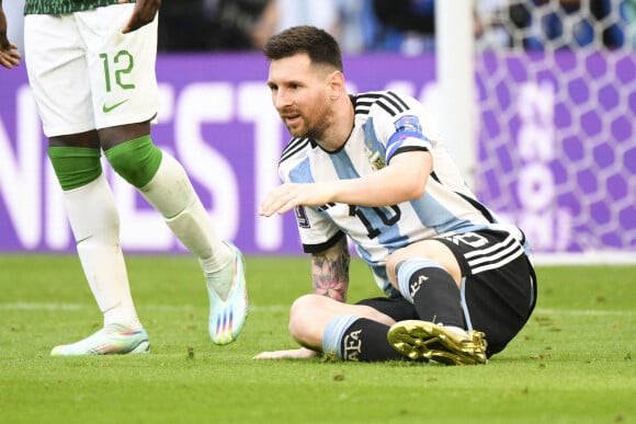 Lionel Messi a terre lors du match de football du groupe C entre l'Argentine contre l'Arabie Saoudite lors de coupe de Monde à Doha, Qatar, le 22 novembre 2022. L'Arabie Saoudite a gagné 2-1. © Jean-Baptiste Autissier/Panoramic/Bestimage