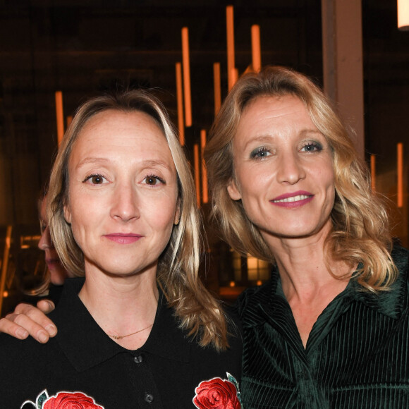 Audrey Lamy enceinte et sa soeur Alexandra Lamy - Remise des Bold Woman Awards by Veuve Clicquot au 3 Mazarine à Paris le 14 novembre 2019. © Coadic Guirec/Bestimage