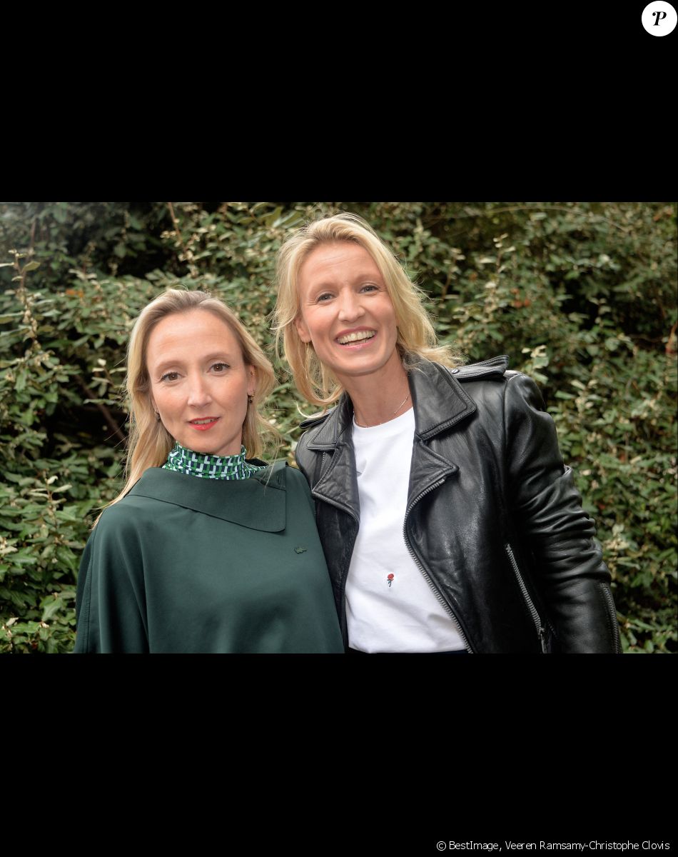 Audrey Lamy et sa soeur Alexandra Lamy - People au défilé Lacoste Collection Prêt-à-Porter Printemps/Eté 2020 lors de la Fashion Week de Paris, le 1er octobre 2019. © Veeren Ramsamy-Christophe Clovis/Bestimage