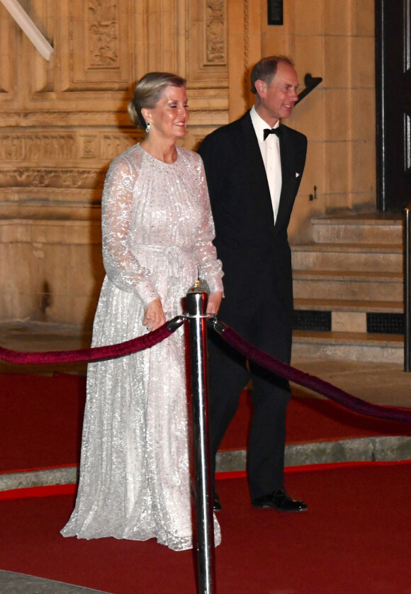 Le prince Edward, comte de Wessex, et sa femme Sophie, comtesse de Wessex, à la sortie du Royal Albert Hall à Londres, après avoir assisté au spectacle annuel "Royal Variety Performance". Le 1er décembre 2022 