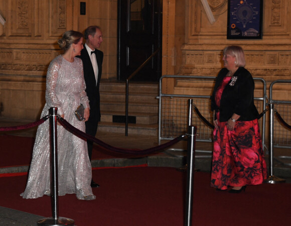 Le prince Edward, comte de Wessex, et sa femme Sophie, comtesse de Wessex, à la sortie du Royal Albert Hall à Londres, après avoir assisté au spectacle annuel "Royal Variety Performance". Le 1er décembre 2022 