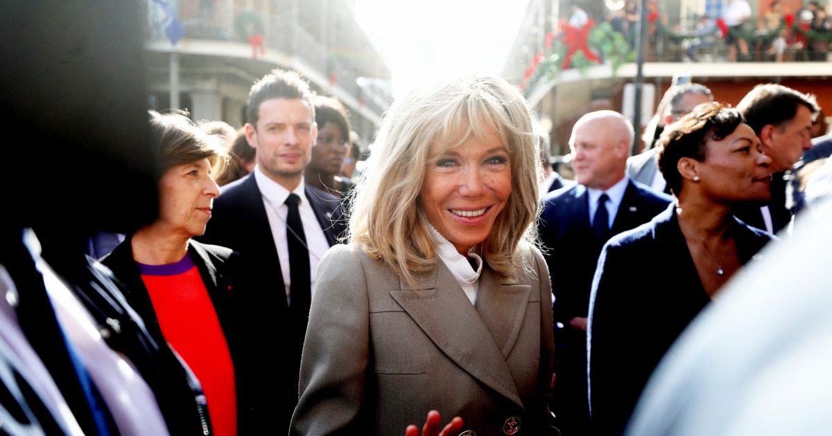 Brigitte Macron et son garde du corps sexy aux Etats-Unis : photos de celui qui fait sensation - Pure People