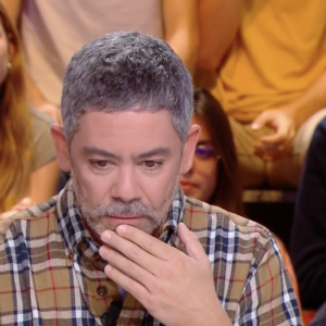 Manu Payet évoque son opération des testicules survenue lorsqu'il était enfant dans l'émission "Quotidien" - TMC