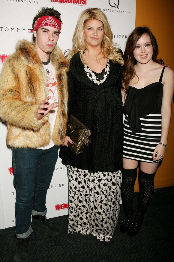 Kirstie Alley avec son fils William True Stevenson et sa fille Lillie Price Stevenson à New York le 17 mars 2010.