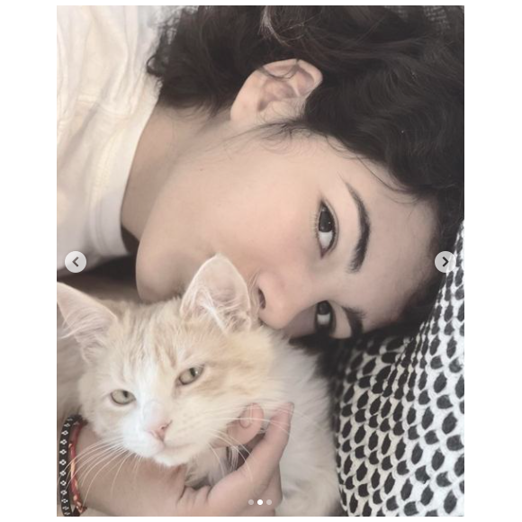 La fille de Frédéric Diefenthal prend la pose avec le chaton de la famille sur Instagram.