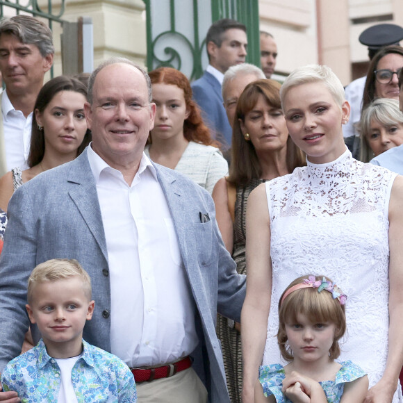 La princesse Charlene de Monaco, le prince Albert II de Monaco, le prince Jacques de Monaco, marquis des Baux, la princesse Gabriella de Monaco, comtesse de Carladès - La famille princière de Monaco lors du traditionnel Pique-nique "U Cavagnetu" des monégasques au parc princesse Antoinette à Monaco le 3 septembre 2022. © Claudia Albuquerque/Bestimage 