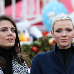 La princesse Charlène de Monaco, accompagnée des ses enfants le prince Jacques de Monaco, marquis des Baux, et la princesse Gabriella de Monaco, comtesse de Carladès, Charlotte Casiraghi, Mélanie de Massy et Georges Marsan, le maire de Monaco, lors de l'inauguration du marché de Noël à Monaco, le 2 décembre 2022. © Jean-Charles Vinaj/Pool Monaco/Bestimage 