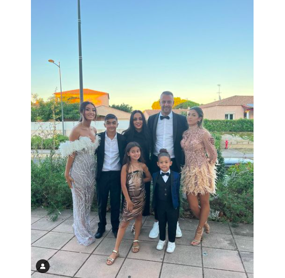 La famille Romero pose sur Instagram.