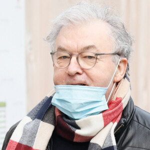 Dominique Besnehard - Obsèques de Mylène Demongeot au cimetière du Père Lachaise à Paris, le 10 décembre 2022. © Christophe Clovis / Bestimage