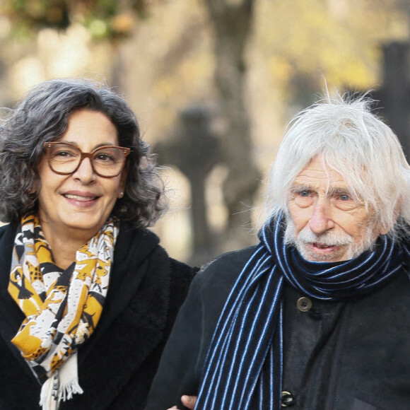 Pierre Richard et sa femme Ceyla Lacerda - Obsèques de Mylène Demongeot au cimetière du Père Lachaise à Paris, le 10 décembre 2022. © Christophe Clovis / Bestimage