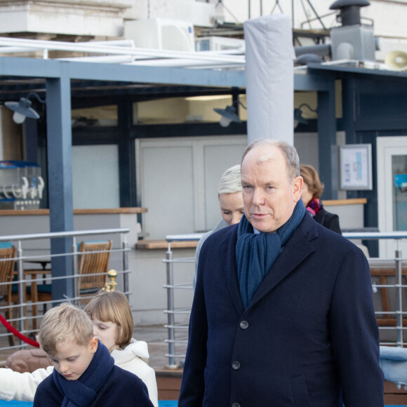 Le prince Albert II et la princesse Charlène de Monaco, accompagnés de leurs enfants Jacques et Gabriella, au Musée océanographique de Monaco. Le 10 décembre 2022. © Olivier Huitel / Pool Monaco / Bestimage