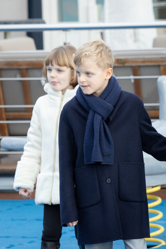 Le prince Albert II et la princesse Charlène de Monaco, accompagnés de leurs enfants Jacques et Gabriella, au Musée océanographique de Monaco. Le 10 décembre 2022. © Olivier Huitel / Pool Monaco / Bestimage