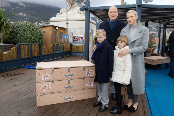 Le prince Albert II et la princesse Charlène de Monaco, accompagnés de leurs enfants Jacques et Gabriella, au Musée océanographique de Monaco. Le 10 décembre 2022. © Olivier Huitel / Pool Monaco / Bestimage