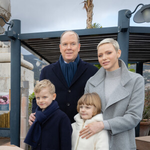 Le prince Albert II et la princesse Charlène de Monaco, accompagnés de leurs enfants Jacques et Gabriella, au Musée océanographique de Monaco. Le 10 décembre 2022. © Olivier Huitel / Pool Monaco / Bestimage