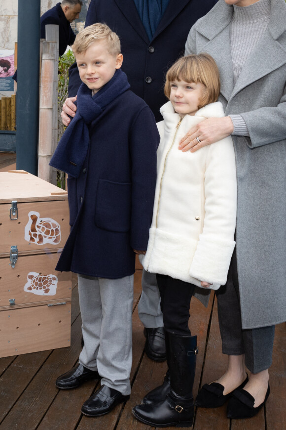 Le prince Albert II et la princesse Charlène de Monaco, accompagnés de leurs enfants Jacques et Gabriella, au Musée océanographique de Monaco. Le 10 décembre 2022. © Olivier Huitel / Pool Monaco / Bestimage