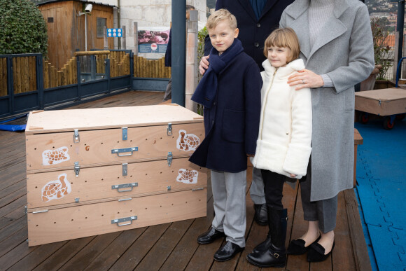 Le prince Albert II et la princesse Charlène de Monaco, accompagnés de leurs enfants Jacques et Gabriella, au Musée océanographique de Monaco. Le 10 décembre 2022. © Olivier Huitel / Pool Monaco / Bestimage