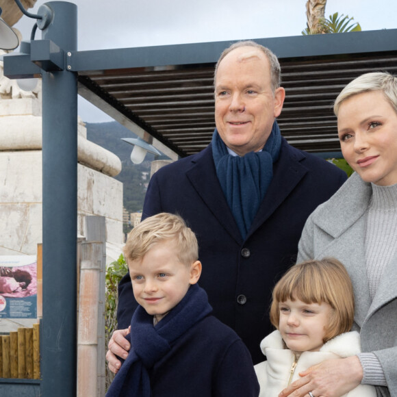 Le prince Albert II et la princesse Charlène de Monaco, accompagnés de leurs enfants Jacques et Gabriella, au Musée océanographique de Monaco. Le 10 décembre 2022. © Olivier Huitel / Pool Monaco / Bestimage