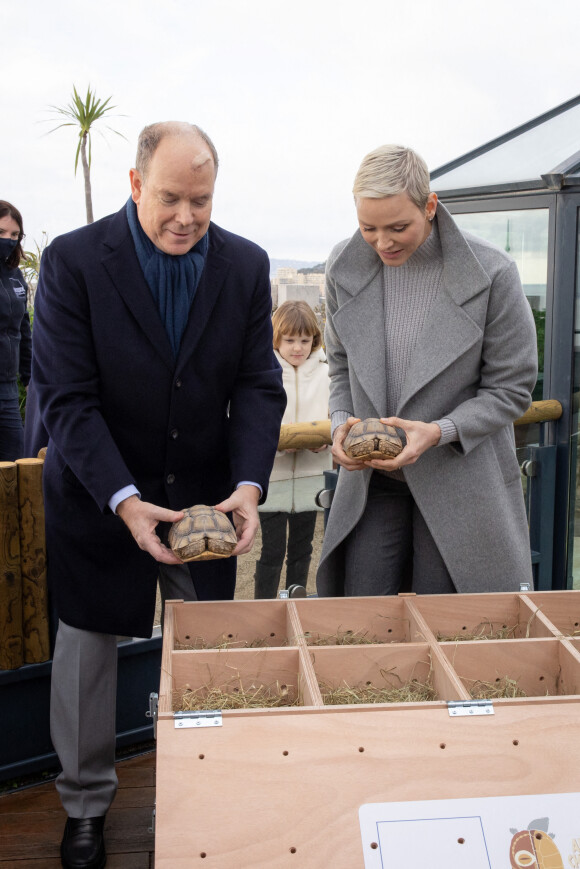 Le prince Albert II et la princesse Charlène de Monaco, accompagnés de leurs enfants Jacques et Gabriella, au Musée océanographique de Monaco. Le 10 décembre 2022. © Olivier Huitel / Pool Monaco / Bestimage