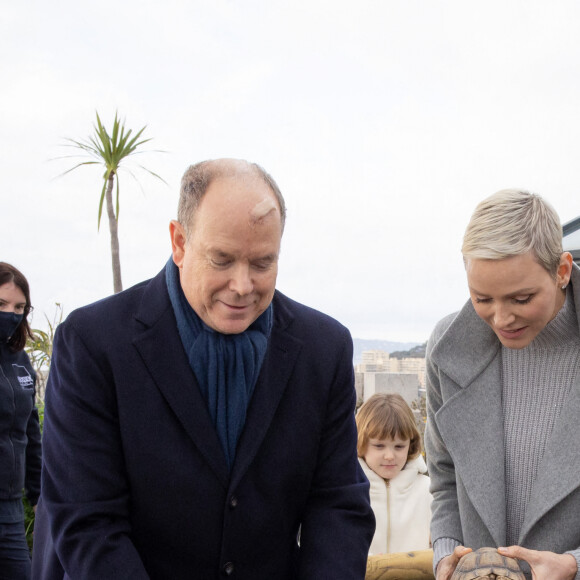 Le prince Albert II et la princesse Charlène de Monaco, accompagnés de leurs enfants Jacques et Gabriella, au Musée océanographique de Monaco. Le 10 décembre 2022. © Olivier Huitel / Pool Monaco / Bestimage
