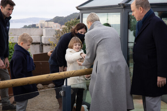 Le prince Albert II et la princesse Charlène de Monaco, accompagnés de leurs enfants Jacques et Gabriella, au Musée océanographique de Monaco. Le 10 décembre 2022. © Olivier Huitel / Pool Monaco / Bestimage